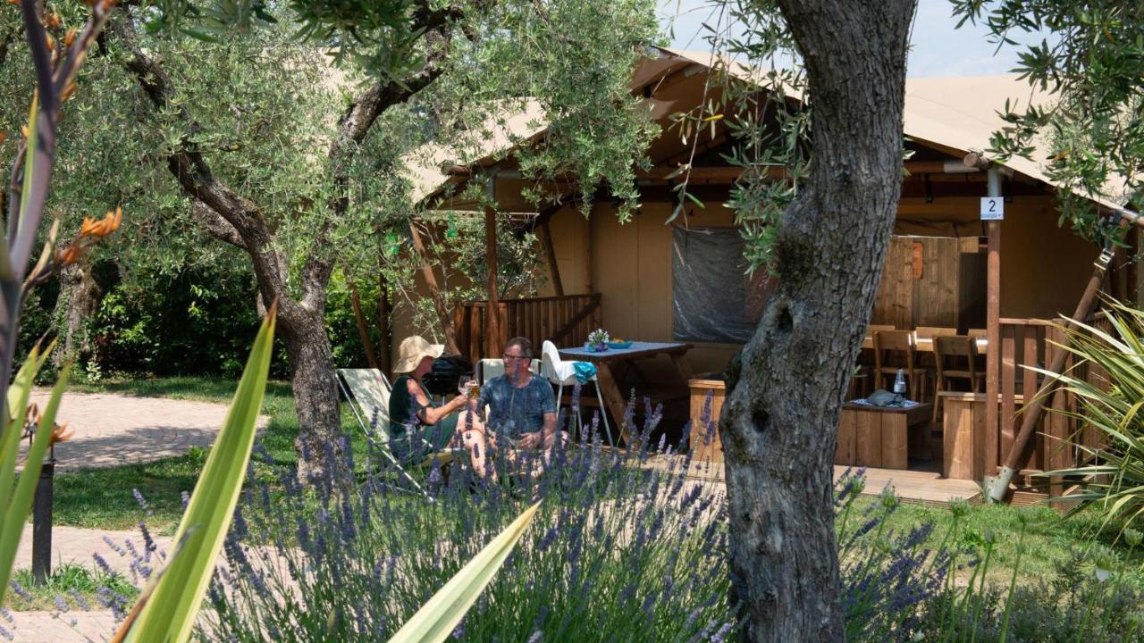 Weekend Glamping Resort San Felice del Benaco Oda fotoğraf